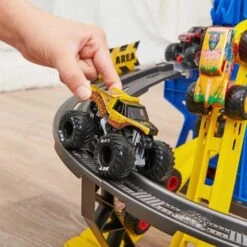 Set De Juego Monster Jam Garage Con Camión Monstruo, Luces Y Sonidos 1:64 ㅤ 16 Set De Juego Monster Jam Garage Con Camión Monstruo, Luces Y Sonidos 1:64 ㅤ -Toys R Us Ventas medias 106