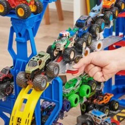 Set De Juego Monster Jam Garage Con Camión Monstruo, Luces Y Sonidos 1:64 ㅤ 19 Set De Juego Monster Jam Garage Con Camión Monstruo, Luces Y Sonidos 1:64 ㅤ -Toys R Us Ventas medias 109