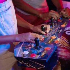 Arcade1Up - Máquina Recreativa NFL BLITZ -Toys R Us Ventas medias 1285